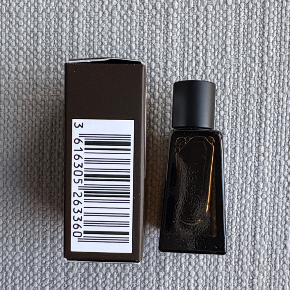 BURBERRY Hero INTENSE miniature fragrance - Picture 4 of 9